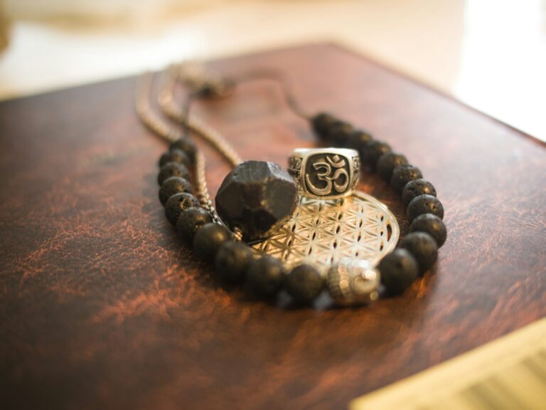 ॐ : The Three-Letter Sacred Symbol and Its Profound Meaning 1 om symbol