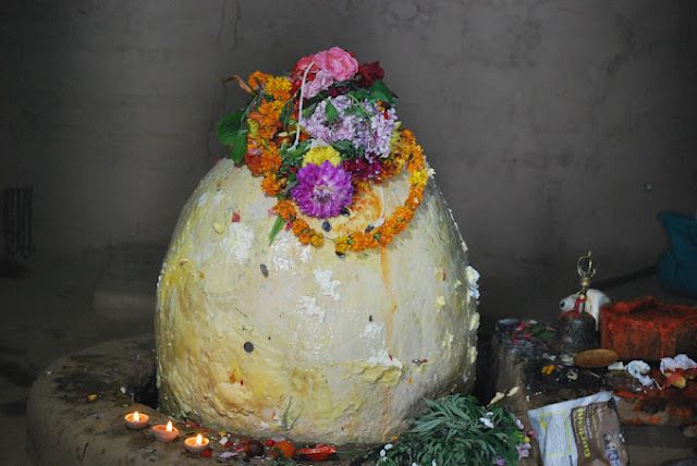 The Sacred Story of Bijli Mahadev – The Temple of Lightning and Lord Shiva’s Eternal Presence 1 कुल्लू में स्थित बिजली महादेव मंदिर का रहस्य Mystery of Bijli Mahadev Temple in Kullu